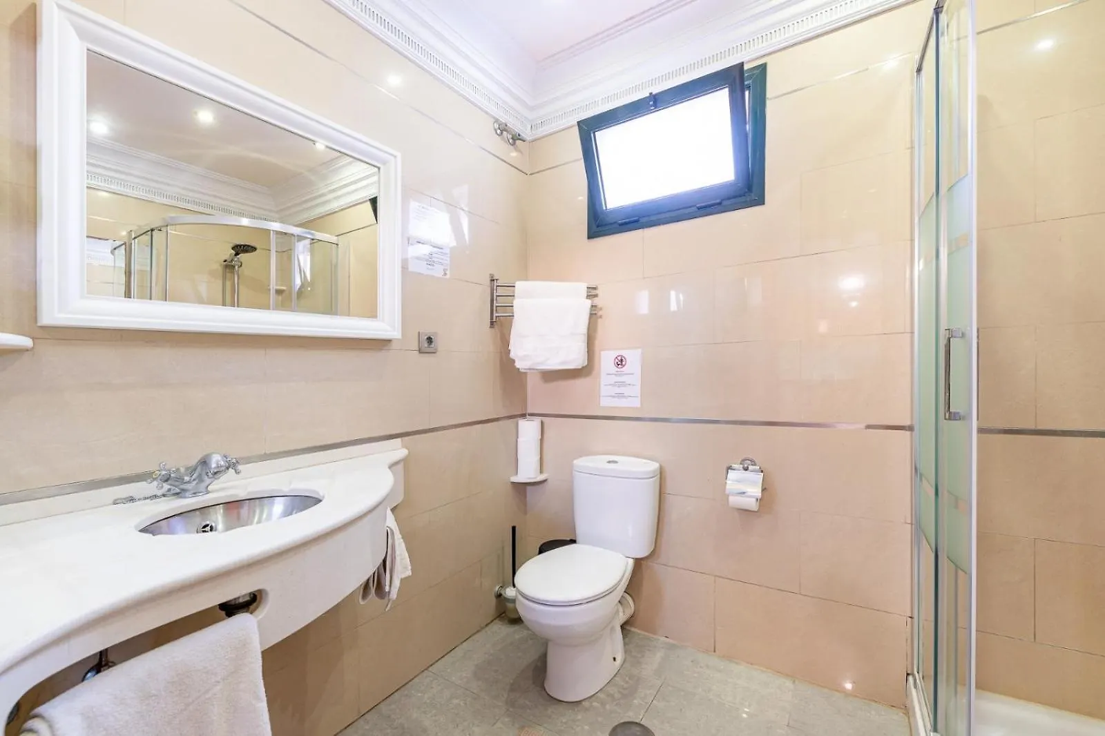 Hof Van Holland Carihuela Torremolinos