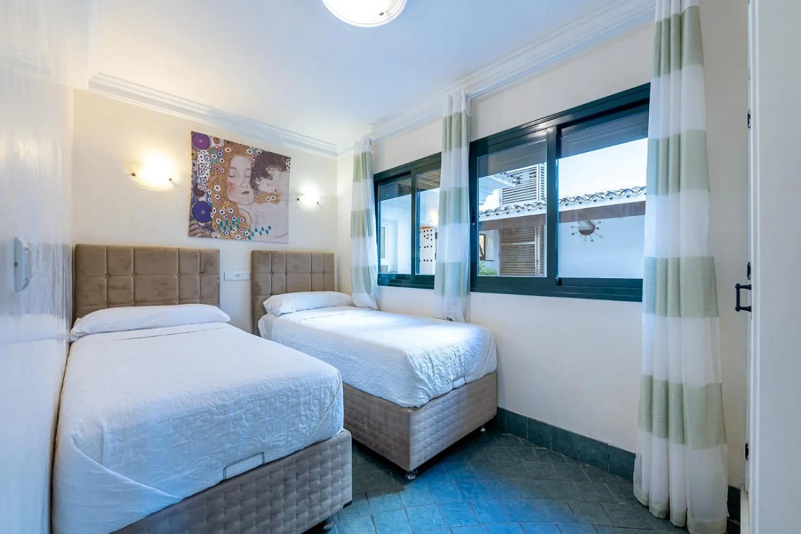 Hof Van Holland Carihuela Torremolinos